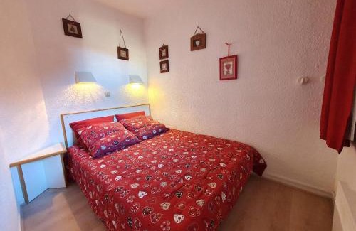 Bellentre Apartment | Charmant 2 pièces rénové, accès skis aux pieds, proche commerces et remontées, balcon sud-ouest - FR-1-353-23
