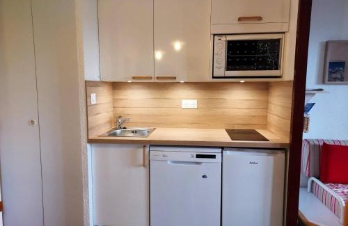 Bellentre Apartment | Charmant 2 pièces rénové, accès skis aux pieds, proche commerces et remontées, balcon sud-ouest - FR-1-353-23