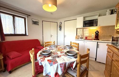 Praz-sur-Arly Apartment | Charmant 2P Cabine à Praz-sur-Arly - Ski, Balcon, Parking, 4 Pers - FR-1-603-39