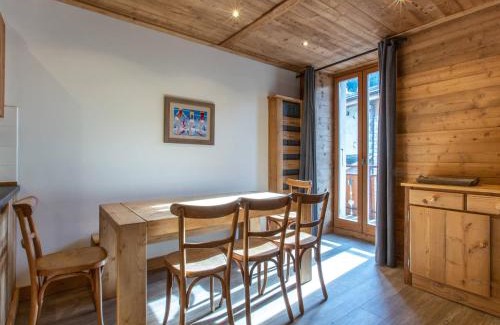 La Clusaz Apartment | Charmant 4 pièces en centre village, proche pistes - 8 pers, Wifi, parking, balcon, animaux acceptés - FR-1-437-48