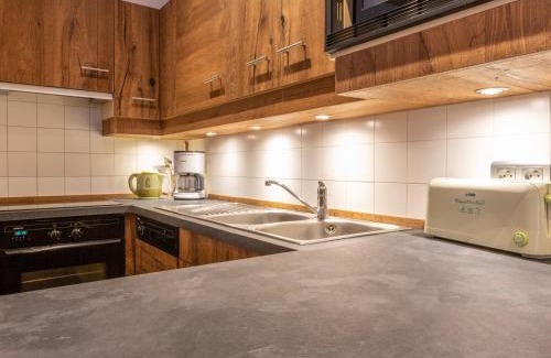 La Clusaz Apartment | Charmant 4 pièces en centre village, proche pistes - 8 pers, Wifi, parking, balcon, animaux acceptés - FR-1-437-48