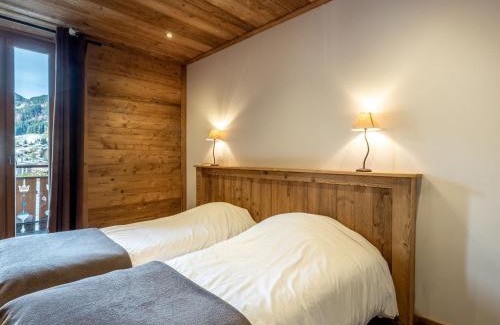 La Clusaz Apartment | Charmant 4 pièces en centre village, proche pistes - 8 pers, Wifi, parking, balcon, animaux acceptés - FR-1-437-48