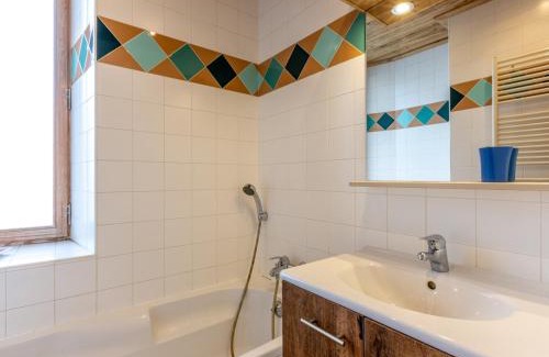 La Clusaz Apartment | Charmant 4 pièces en centre village, proche pistes - 8 pers, Wifi, parking, balcon, animaux acceptés - FR-1-437-48