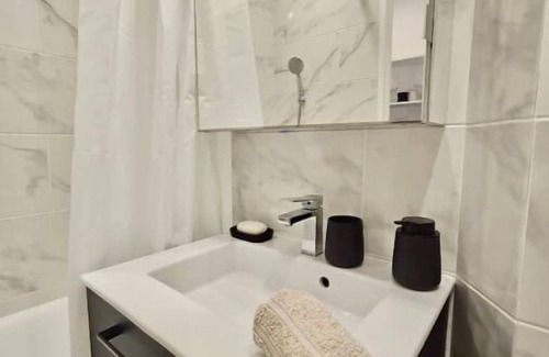 Parchamp–Albert Kahn Apartment | Charmant Appartement Moderne, Balcon et Piscine