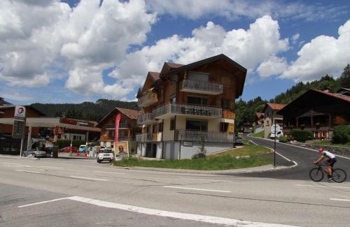 Saint-Jean-de-Sixt Apartment | Charmant appartement au centre du village, proche des stations de ski - 4 personnes - FR-1-459-163