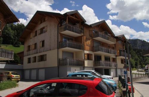 Saint-Jean-de-Sixt Apartment | Charmant appartement au centre du village, proche des stations de ski - 4 personnes - FR-1-459-163