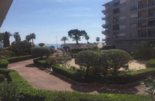 Cros-de-Cagnes Apartment | Charmant appartement bord de mer, Plage