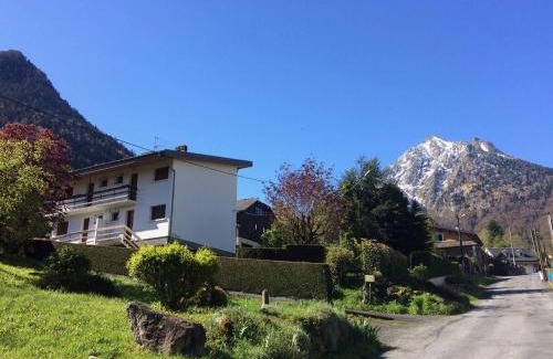 Cauterets Apartment | Charmant Appartement avec Cheminée à Cauterets - Animaux admis, Parking et Terrasse - FR-1-812-18