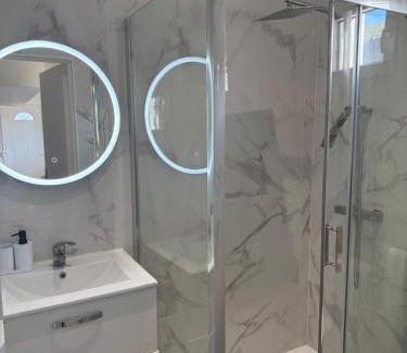 Carros Apartment | Charmant appartement, piscine 15 min de Nice