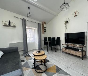 Cholet Apartment | Charmant Duplex en Centre-ville Proche du Puy-du-fouu