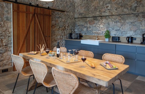 Gonfaron Apartment | Charmant et spacieux gîte pour 6 personnes au coeur d'un vignoble varois
