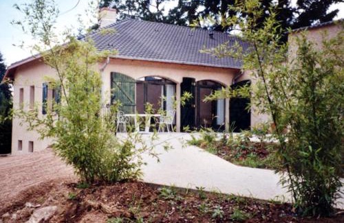 Saint-Haon-le-Vieux House | Charmant Gîte avec Cheminée et Animaux Admis - FR-1-496-31