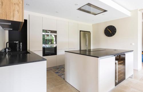 Saint-Etienne-du-Gres House | *Charmant Mas Rénové avec Piscine et Jardin au Cœur de la Provence!* - FR-1-599-17