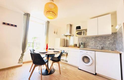 Remoulins Apartment | Charmant studio à 200m du Gardon