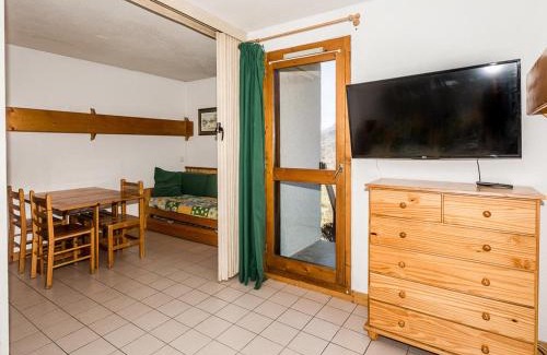 Montchavin Apartment | Charmant studio à Montchavin proche pistes, balcon, parking, équipé pour 4 pers. - FR-1-329-53