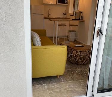 La Seyne-sur-Mer Apartment | Charmant Studio dans villa - parking - jardin