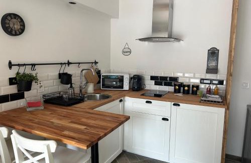 La Seyne-sur-Mer Apartment | Charmant Studio dans villa - jardin privatif .