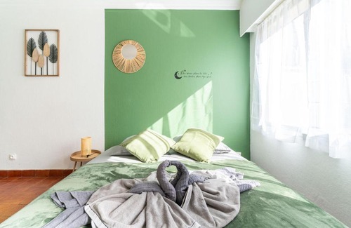 Saint-Cyr-l'Ecole Apartment | Charmant studio avec terrasse, Gare à 200m et parking gratuit