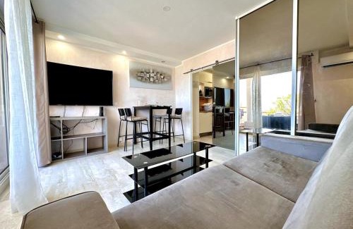 Cap d'Ail Apartment | Charmant studio, piscine, vue mer proche Monaco