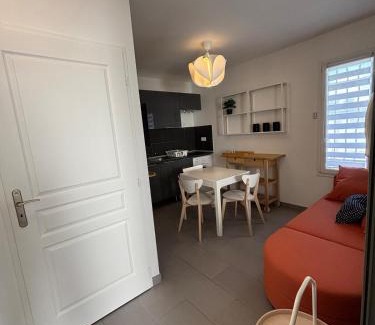 Porte Des Alpes - Mi Plaine - Manissieux Apartment | Charmant studio St Priest Proche Université Lyon2