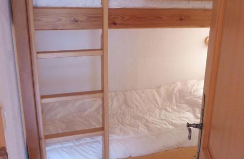 Meribel Apartment | Charmant T2 cabine pour 4 près du centre et commerces à Méribel, parking inclus - FR-1-411-677