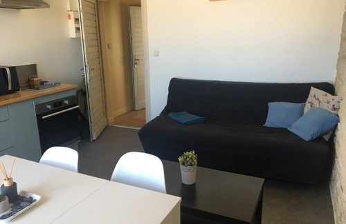 Saint-Regnobert-de-la-Cote-de-Nacre Apartment | Charmant T2 Vue Mer Décoration Soignée
