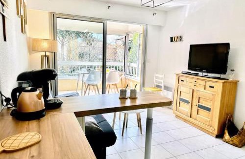 Le Lavandou Apartment | Charmant T2 piscine proche plage