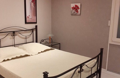 La Pierre House | Charmante Chambre "coquelicot "