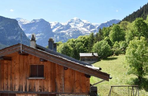 Pralognan-la-Vanoise Ski Chalet | Charmante grange rénovée, 4 pers, proche Pralognan, balcon, poêle à bois, randonnées et navette ski - FR-1-464-230