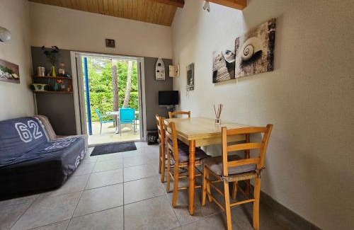 La Tranche-sur-Mer House | Charmante Maison avec Cour Privative - Proche Plage et Commerces, Animaux Acceptés sur Demande - FR-1-476-212