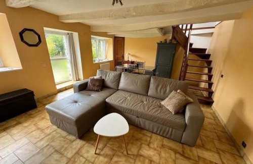 Saint-Gelven House | Charmante maison avec jardin et barbecue à Bon Repos sur Blavet