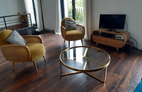 Pelissanne House | Charmante Maison Provençale. Intérieur et Jardin Spacieux, Piscine Toute Récente