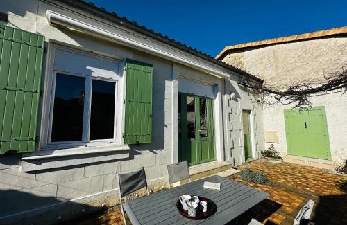 Fouras House | Charmante maisonnette à Fouras, 200m de la plage, idéale pour 4 personnes - FR-1-709-86