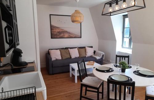 Mers-les-Bains Apartment | Charmante Villa plein SUD 50m de la plage - Balcon vue latérale sur Mer - équipée de la Fibre, Wifi, internet