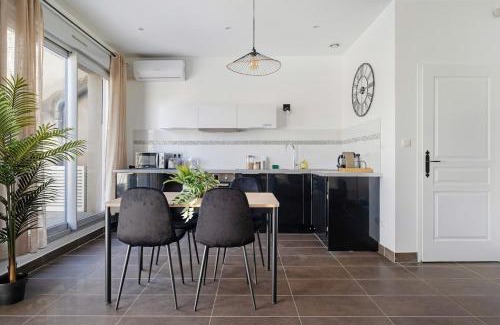 Saint Clair Apartment | Charme de l'ancien, confort et terrasse, Caluire