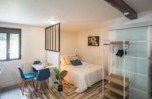 Old Town Apartment | Charme du Bouchon - Ideal Place