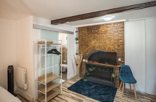 Old Town Apartment | Charme du Bouchon - Ideal Place