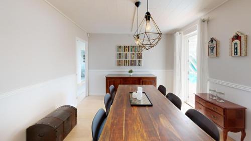 Vodskov Apartment | Charmerende 4BR Feriehus med Pool og Have