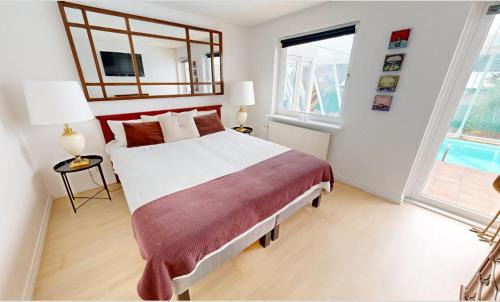 Vodskov Apartment | Charmerende 4BR Feriehus med Pool og Have