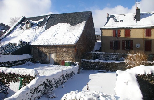 Besse-en-Chandesse House | Charming gite with character