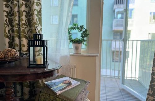 Bromma Apartment | Charmig lägenhet med balkong nära Stockholm City