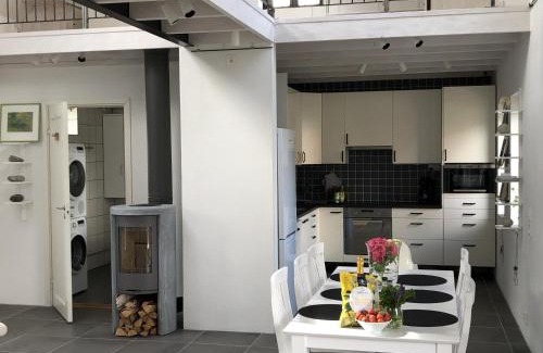 Simrishamn House | Charmigt havsnära boende på Österlen