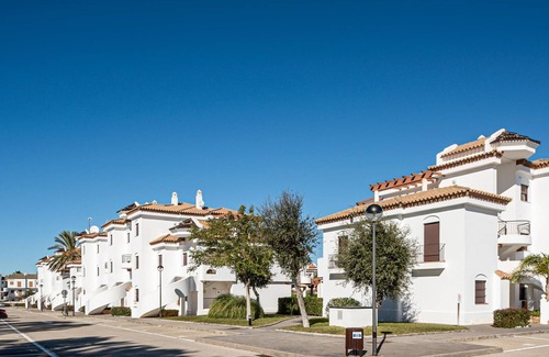 Los Gallos-Cerromolino Apartment | Charming Apartment in Chiclana, Perfect for Families
