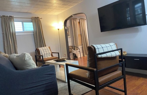 Toledo House | Charming 1-3 Bedroom Retreats with Spa Perks.