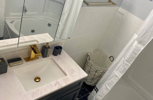Toledo House | Charming 1-3 Bedroom Retreats with Spa Perks.
