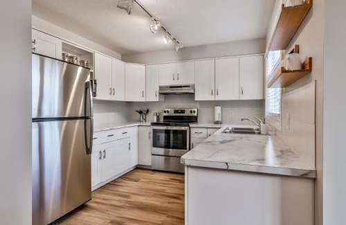 Canmore Apartment | CHARMING 1 Bdrm plus loft with VIEWS managed by Little Sister Getaways