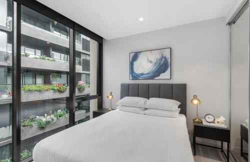 Collingwood Apartment | Charming 1-Bed Apartment with a Balcony