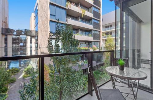 Collingwood Apartment | Charming 1-Bed Apartment with a Balcony