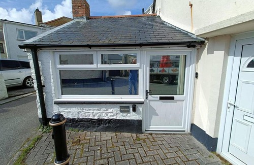 Mullion House | Charming 1-bed Cottage in Mullion