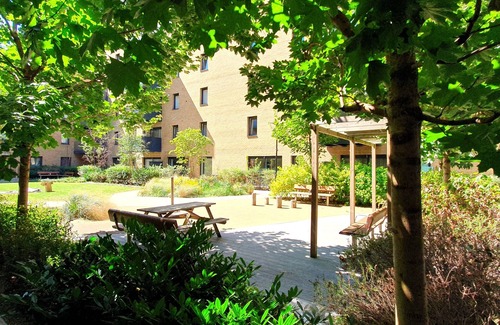 William Morris Apartment | Charming 1 Bed Flat in Trendy Walthamstow